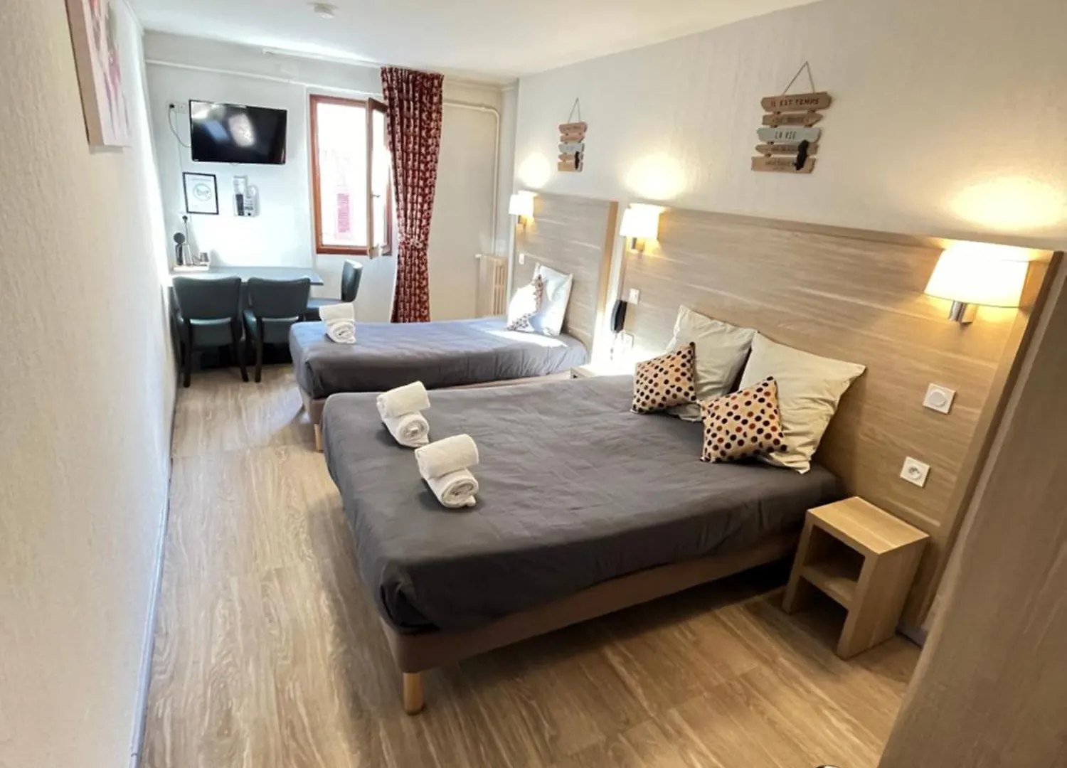 Hotel Du Cheval Blanc Barcelonnette 2*,